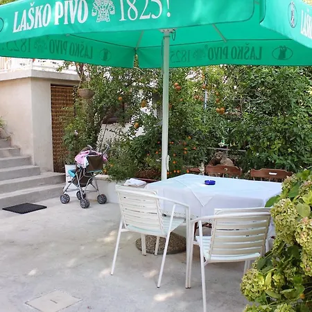And With Parking Space Bol, Brac - 2878 בית הארחה
